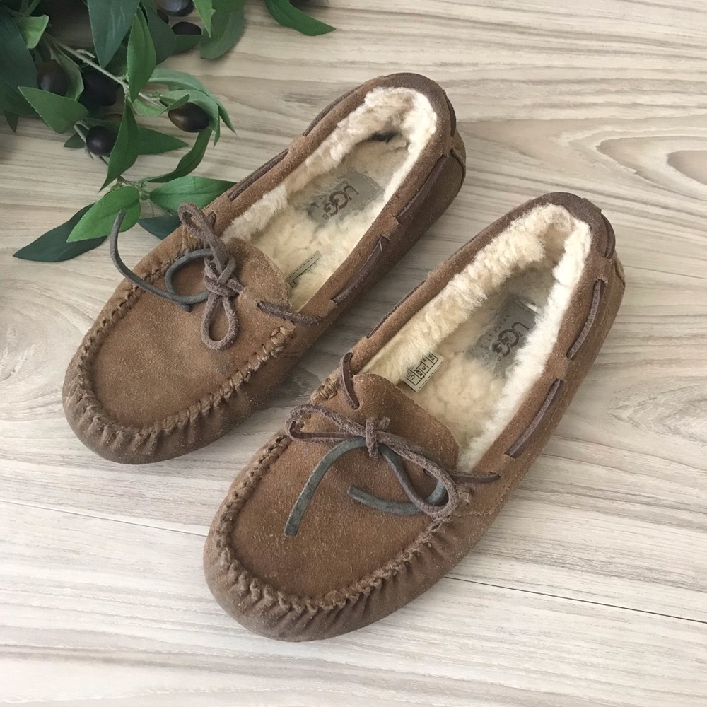 UGG Dakota Slipper Moccasin Suede Tan Sz 6